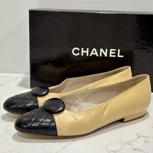 Authentic CHANEL Beige & Black Quilted Cap Toe Ballet Flats w/ Oval Accent Size